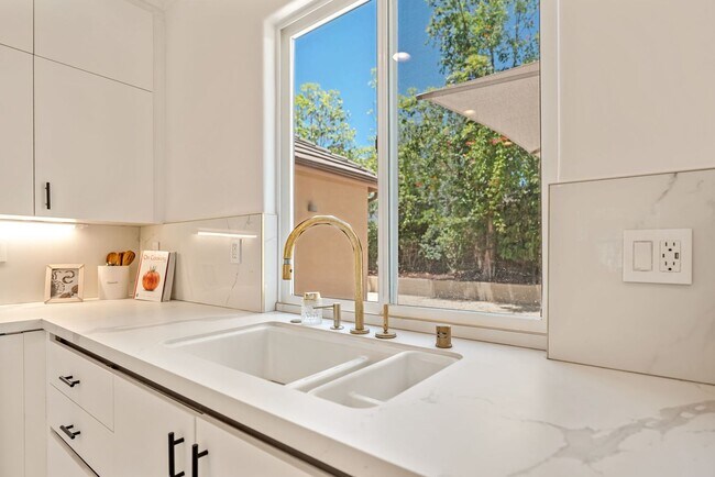 Building Photo - Luxurious French Country Estate in Ladera Ranch – Fully Furnished with Flexible Short-Term Lease ...
