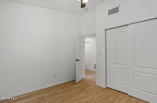 Building Photo - 11853 Auburn Sands Dr