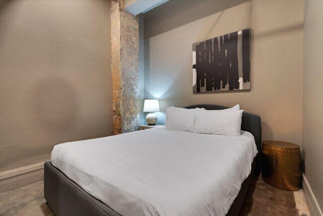 Building Photo - 505 E Travis St