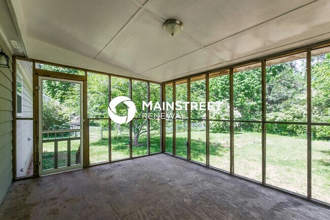 Building Photo - 3 Bedroom Pet-Friendly Home in Hampton, GA with Main Street Renewal