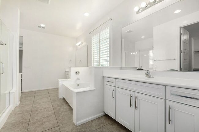 Building Photo - Beautiful Gilbert home located in the desirable Windhaven community!