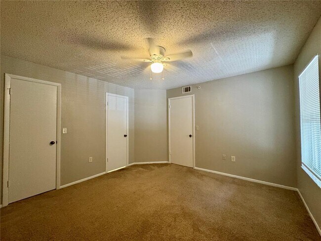 Building Photo - 633 Buoy Ln