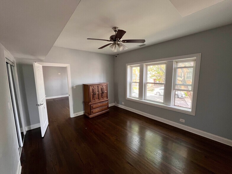 Building Photo - 5347-5353 W Belle Plaine Ave