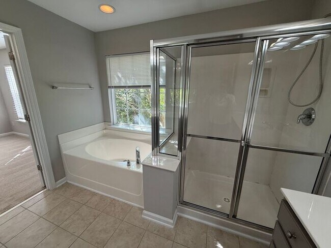 Building Photo - Prime Raleigh Location Near Crabtree & Downtown – Stunning 3BR Townhome