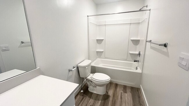 Building Photo - 3 Bedroom/2.5 Bathroom Townhouse in Magna