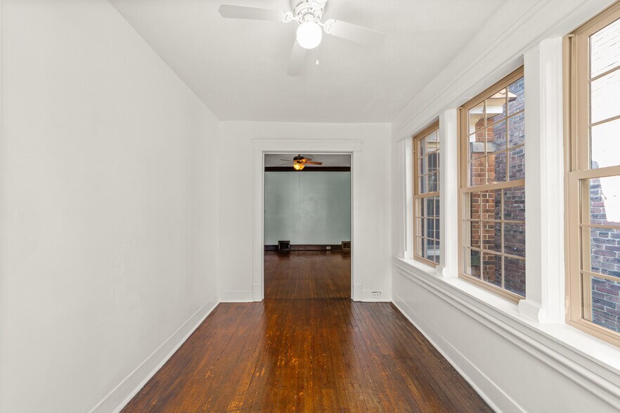 Sunroom - 11427 Clifton Blvd