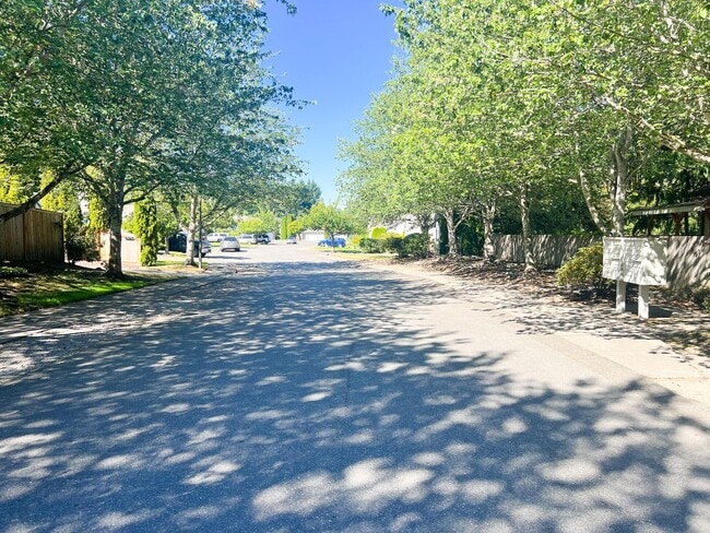 Building Photo - 3bd/2ba Duplex in Puyallup