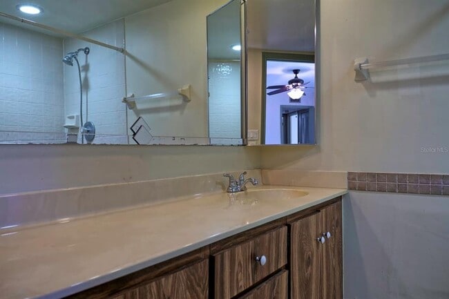 Building Photo - 5289 Middle Ct