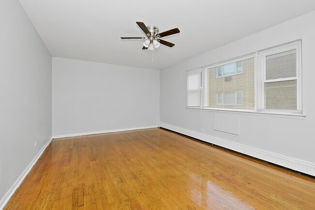 Interior Photo - 7818-7820 South Shore Drive