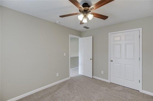 Building Photo - 305 Leatherman Ct