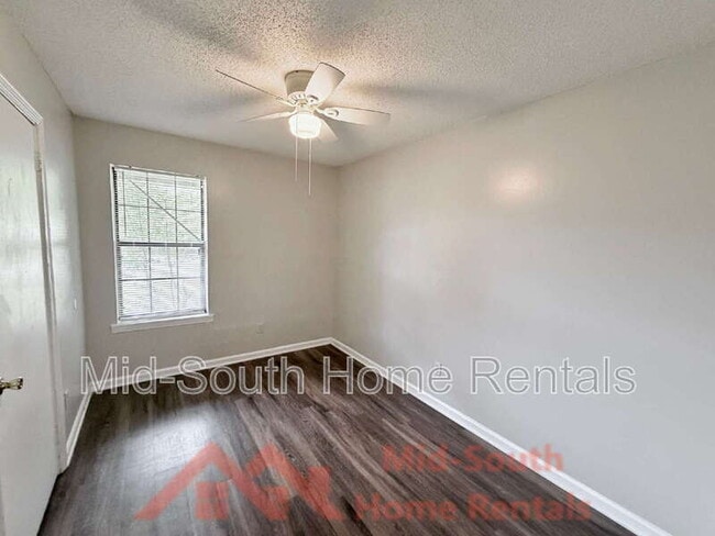 Building Photo - 3829 Walsingham Dr