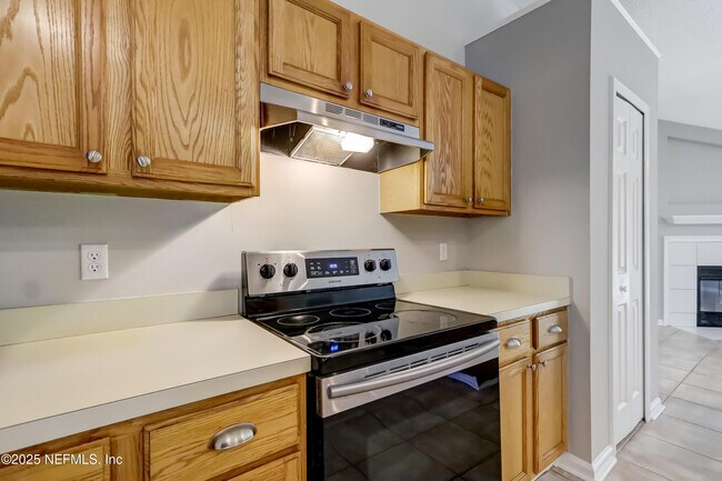 Building Photo - 9642 Pritmore Rd E