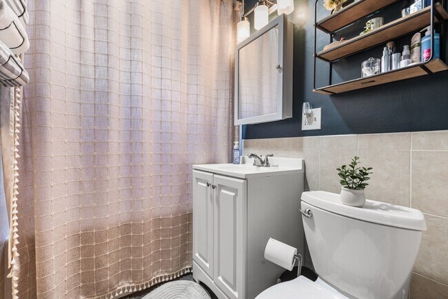 Building Photo - 46 Semont Rd