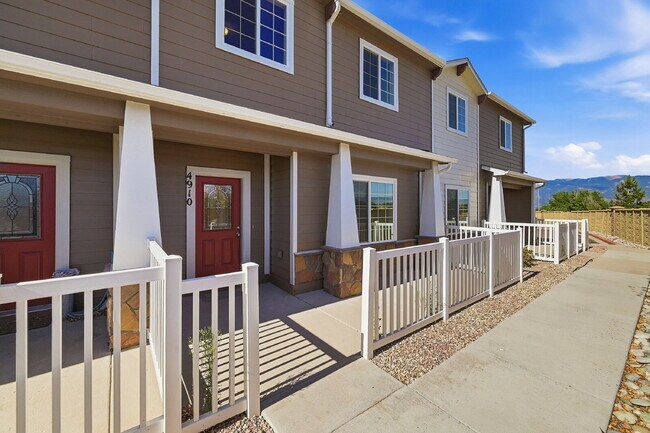 Building Photo - $1,895.95- 3-bed, 2.5-bath townhome in Colorado Springs!
