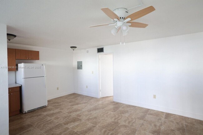 Building Photo - 6270 W Flagler St