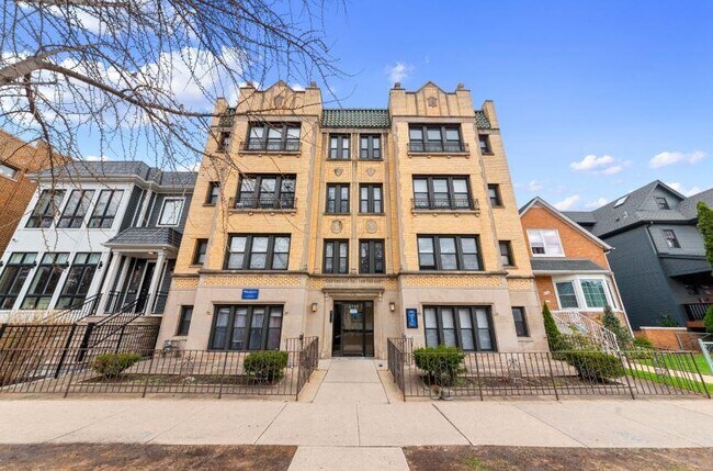 Building Photo - 0 bedroom in Chicago IL 60640