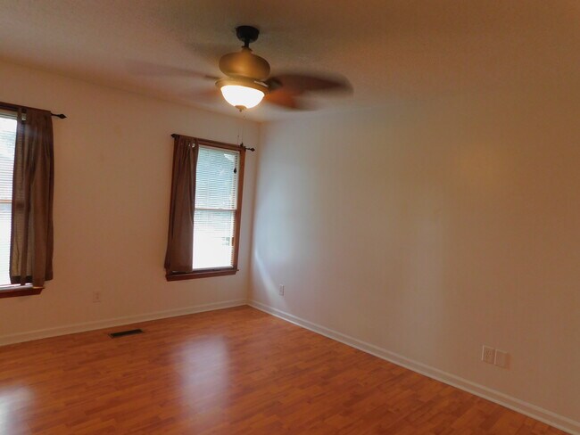 Building Photo - 11 Pierce Pl