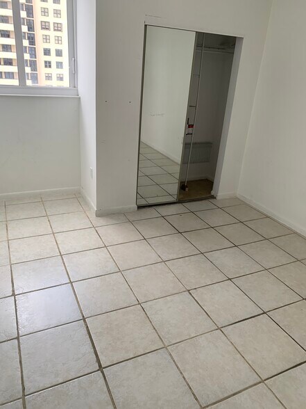 Building Photo - 2457 Collins Ave