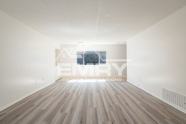 Building Photo - 3848 W 105th St