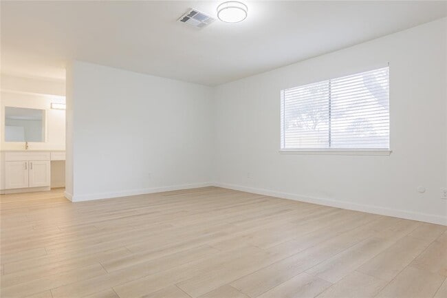 Building Photo - 3206 Cherry Creek Dr