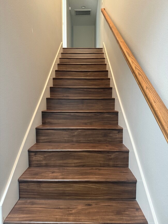 Building Photo - 208 5th St