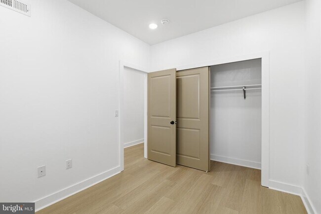 Building Photo - 2310 N Sydenham St