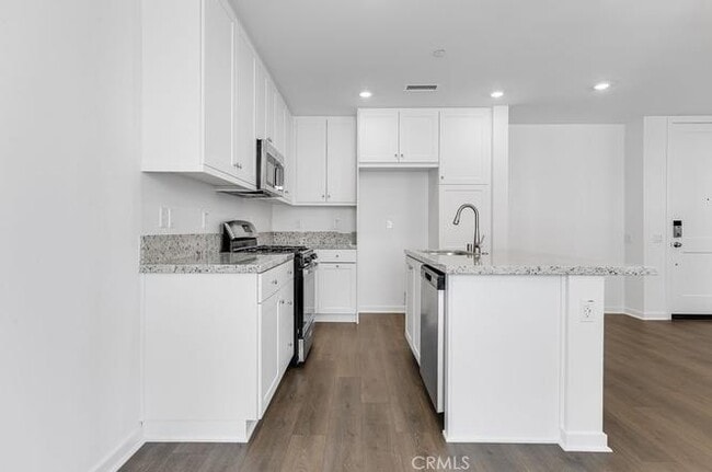 Building Photo - Priville