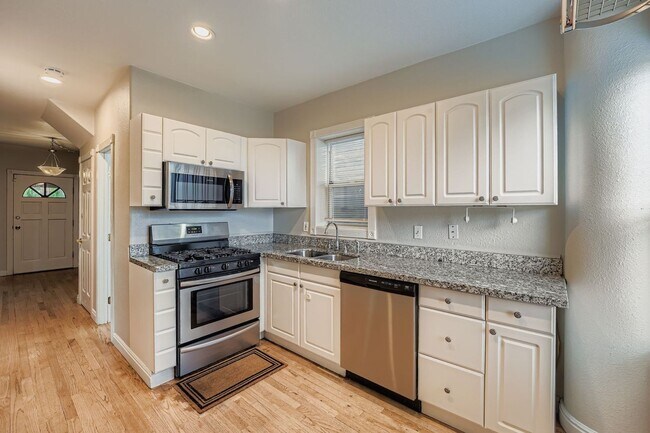 Building Photo - Stylish Home in the Heart of Highland with Detached Garage & Mother-in-Law Suite