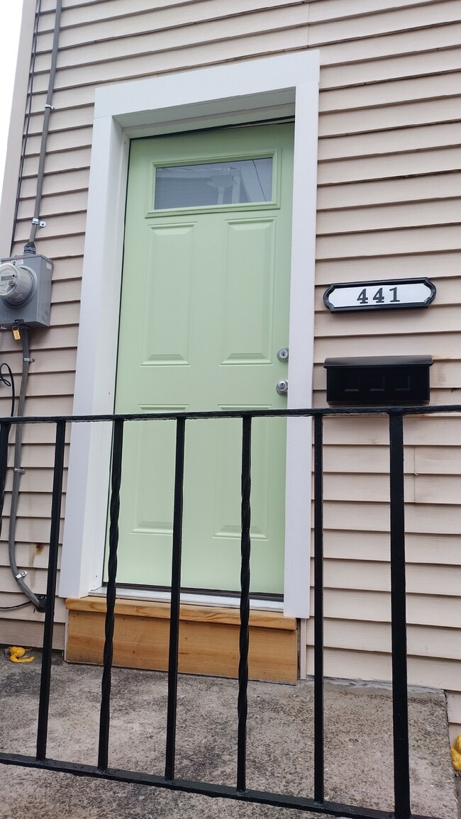 Building Photo - 441 Orwell Way