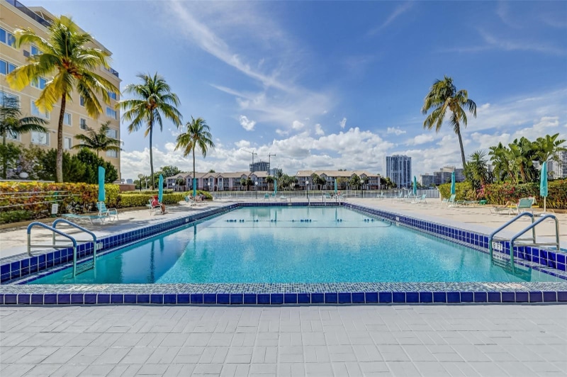 Building Photo - 3800 S Ocean Dr