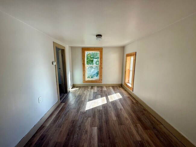 Building Photo - 302 N 2nd Ave