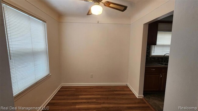 Building Photo - 49 E Fairmount Ave