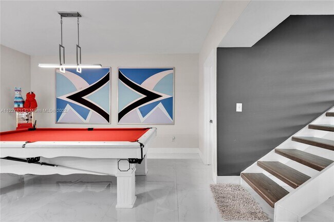 Building Photo - 9179 Fontainebleau Blvd