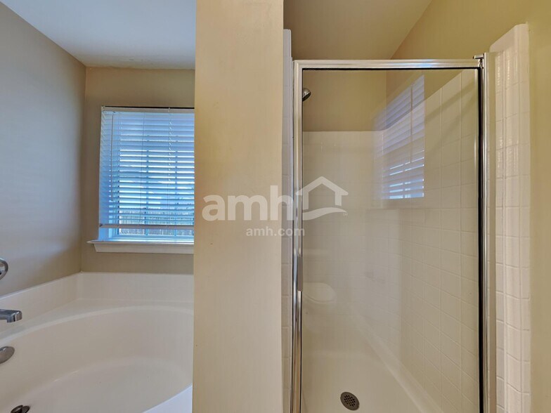 Building Photo - 415 Equinox Cir