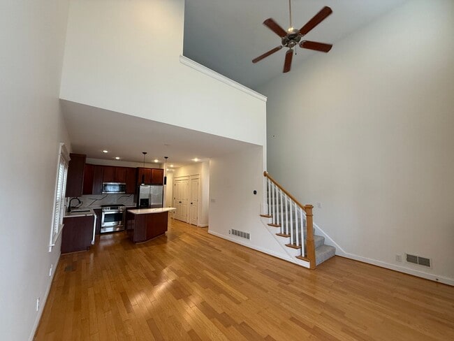 Building Photo - INSANE CLIFTON HOUSE W/FENCED IN YARD AND FINISHED BASEMENT