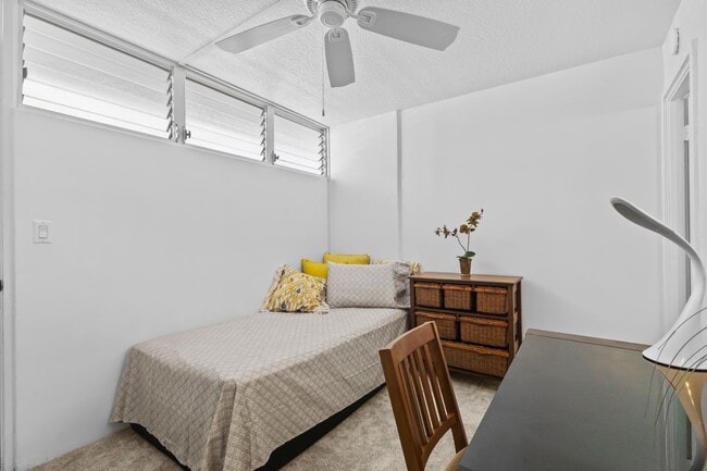 Building Photo - Furnished 18th-floor studio at Ala Wai Tow...