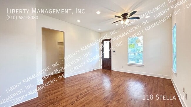 Building Photo - 118 Stella St