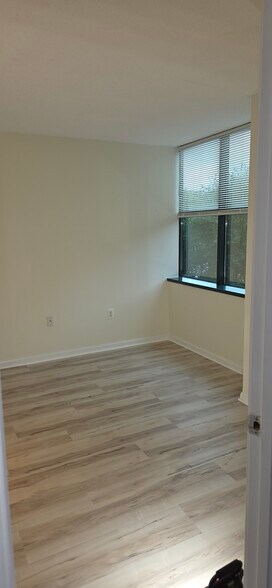Building Photo - 10101 Grosvenor Pl