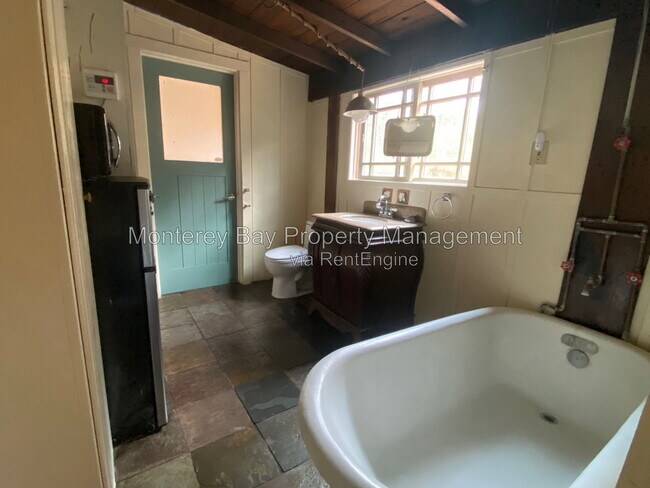 Building Photo - 18100 Cachagua Rd