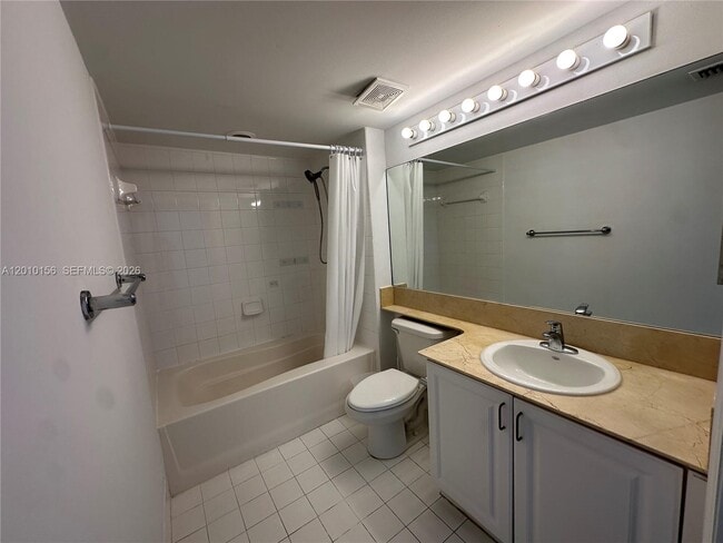 Building Photo - 1155 Brickell Bay Dr
