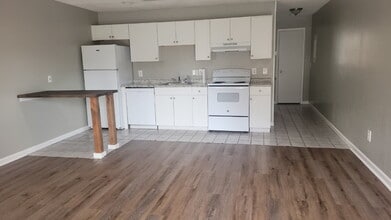 Building Photo - 1 month free!!! "Cozy 1-Bedroom Retreat – Your Cozy Haven in Huntsville!"