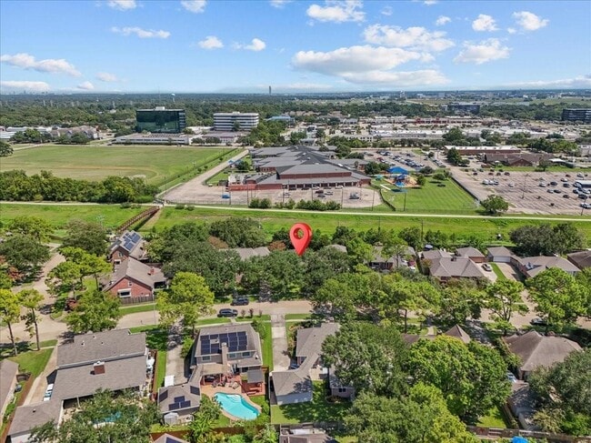 Building Photo - 2422 Fairwind Dr