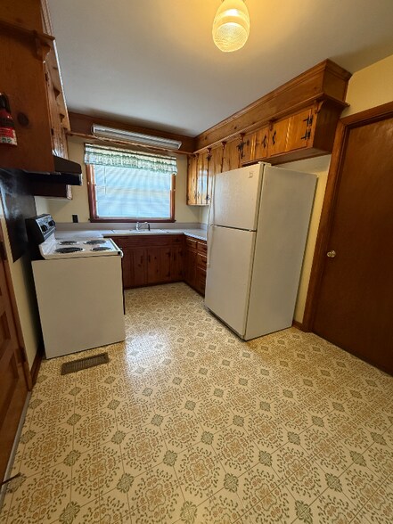 Building Photo - 490 Sunliner Dr