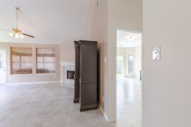 Building Photo - 12214 Meadow Ln Ct
