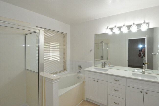 Building Photo - Newly Renovated Home in Pflugerville - Gre...