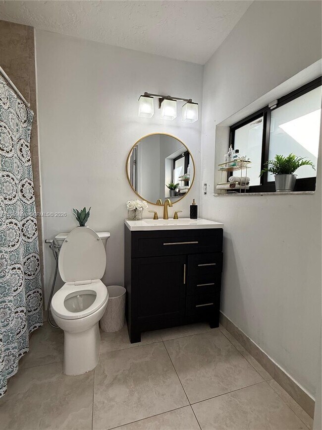 Building Photo - 9495 Dominican Dr