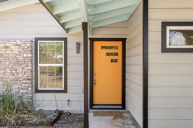 Building Photo - 4709 Mt Vernon Dr