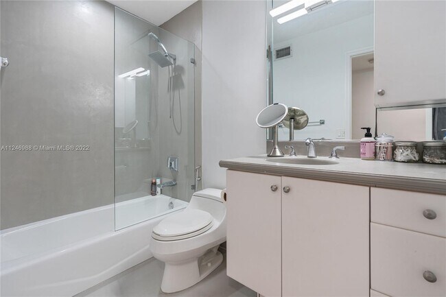 Building Photo - 166 Harbor Dr