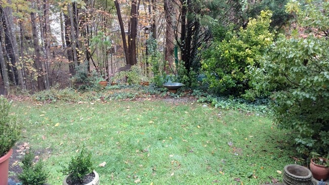 Building Photo - Lovely townhome in Forest Lakes South