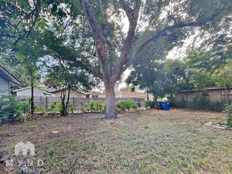 Building Photo - 206 Babcock Rd